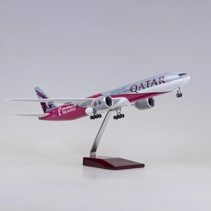47CM 1:157 Scale 2022 Qatar Airways B777 Airliner With Light Toy Airplane Diecast Resin AircrModelaft Collection Display Toys