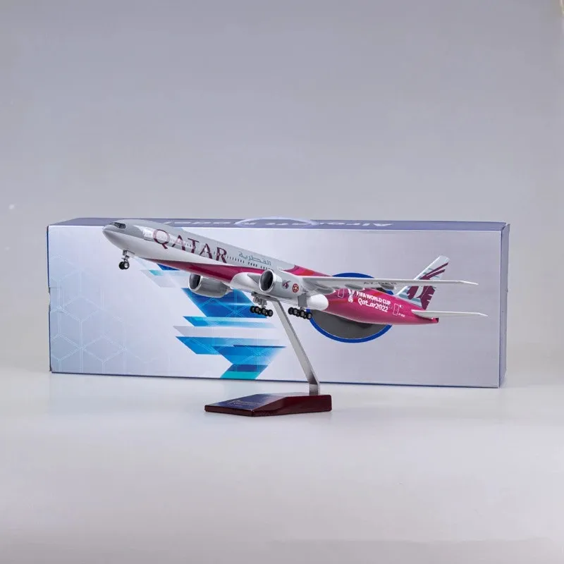 47CM 1:157 Scale  2022 Qatar Airways B777 Airliner With Light Toy Airplane Diecast Resin AircrModelaft Collection Display Toys