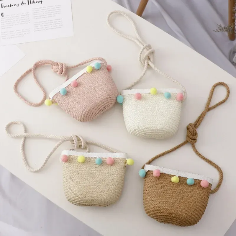 Daisy Straw Bag
