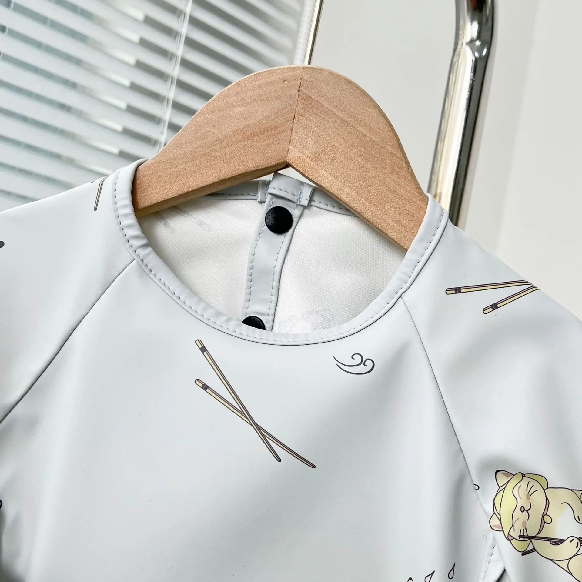 Cute Baby Bibs Toddler Baberos Bavoir Waterproof Short Sleeve Apron Cartoon Animals Children Feeding Smock Bib Baby Stuff 0-6Y