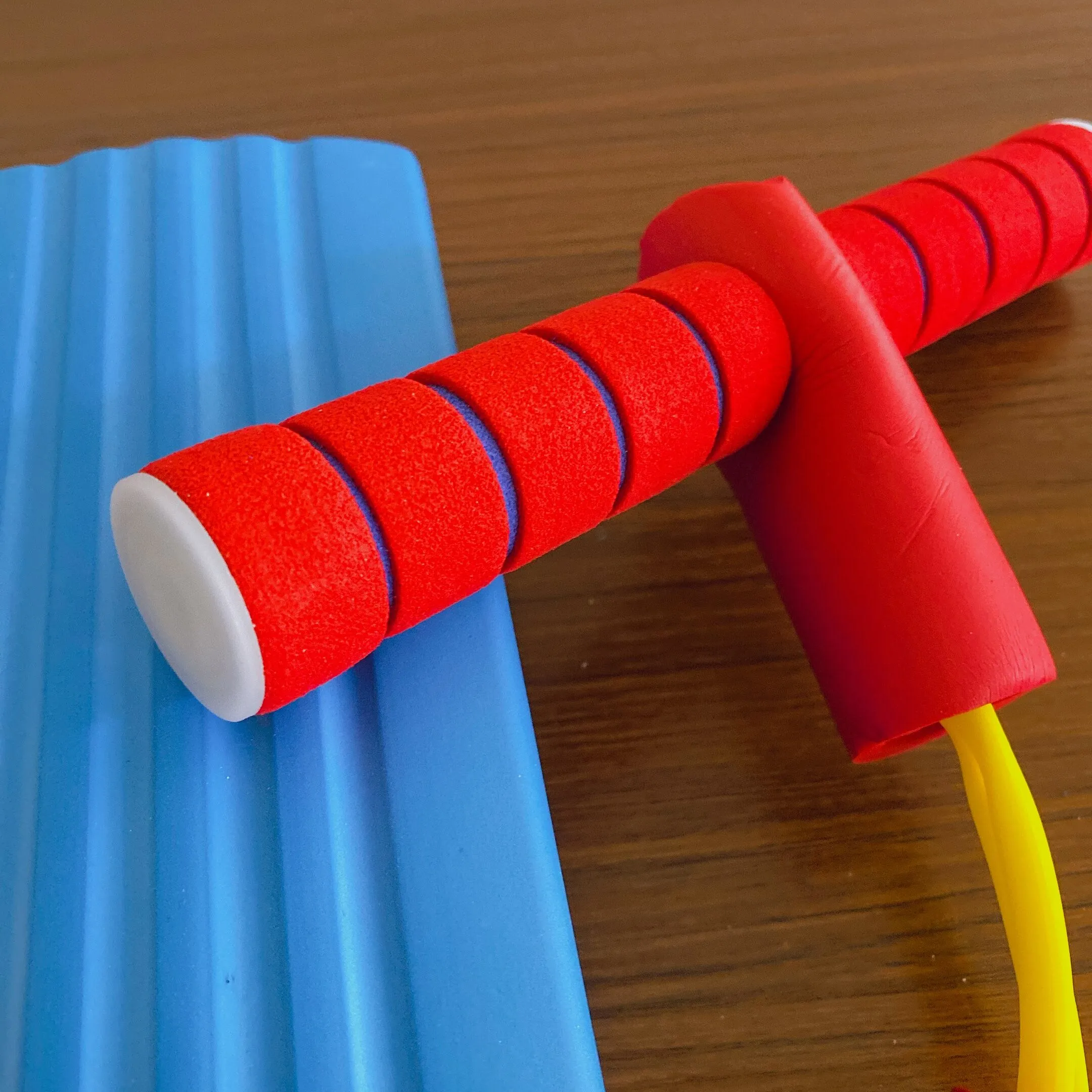 Children Growing Bounce Sense Training Stick Jumper Tall Foam Frog Toys Jumping Stilts Shoes Sport Outdoor Toys for Kids Gifts