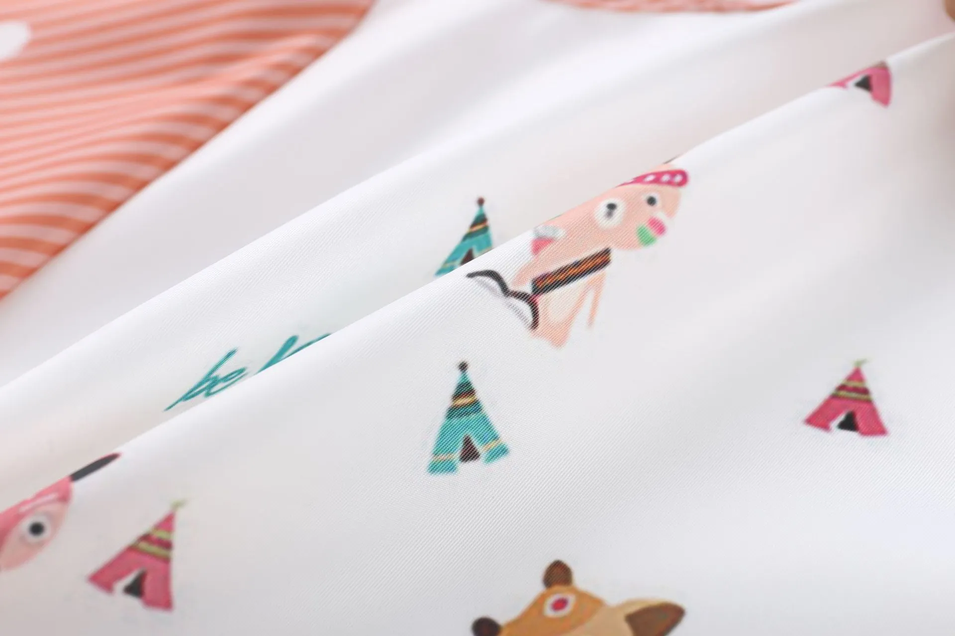 Long Sleeves Baby Bib Waterproof Feeding Bib Infant Toddler Art Smock Apron Boys Girls Burp Cloth Kids Banana Bibs for 1-3Year