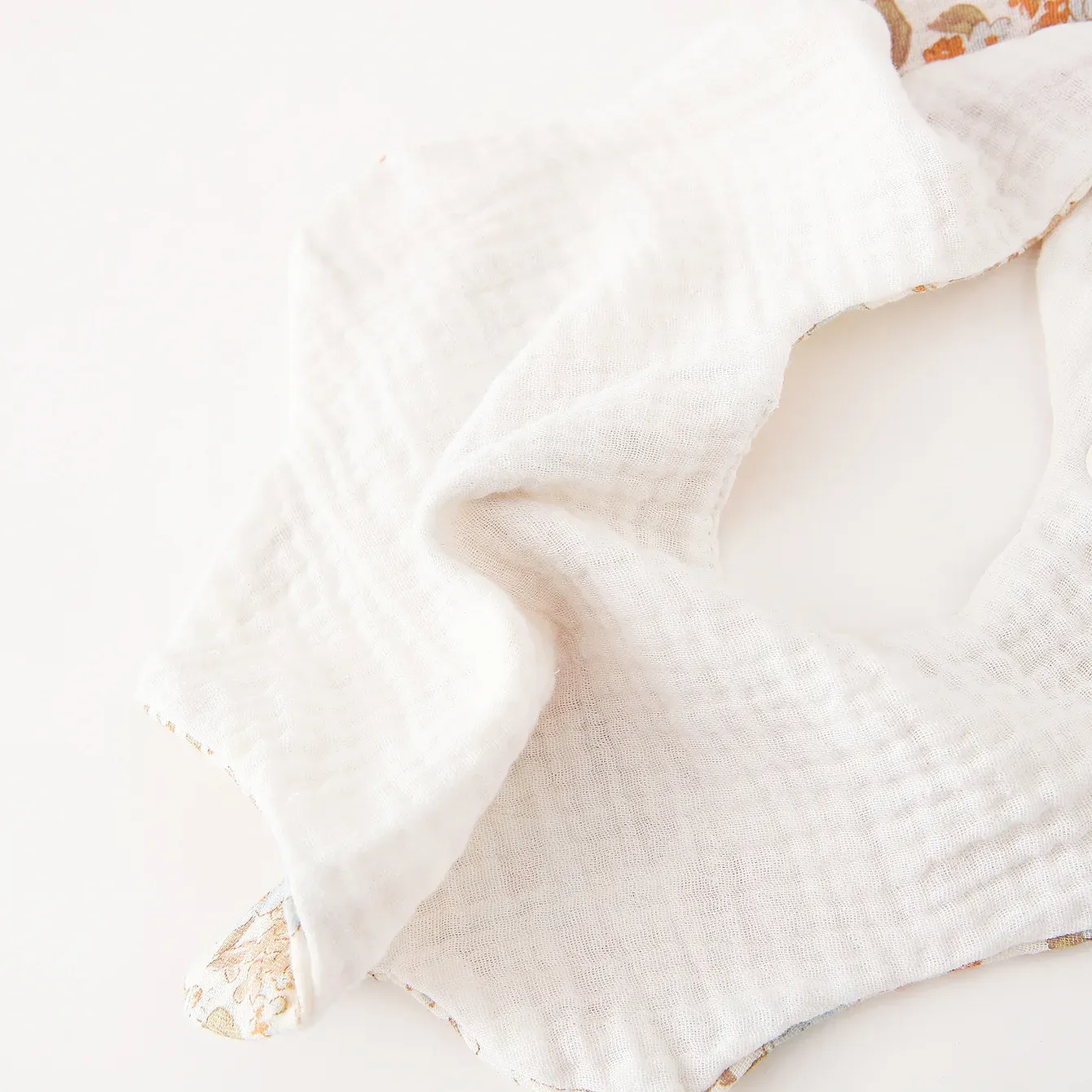 0-18 Months Baby Feeding Cute Rabbit Ear Baby Bib Baby Burp Cloths for Girls Boys Teething Bebe Bib Newborn Bibs Fits Babies