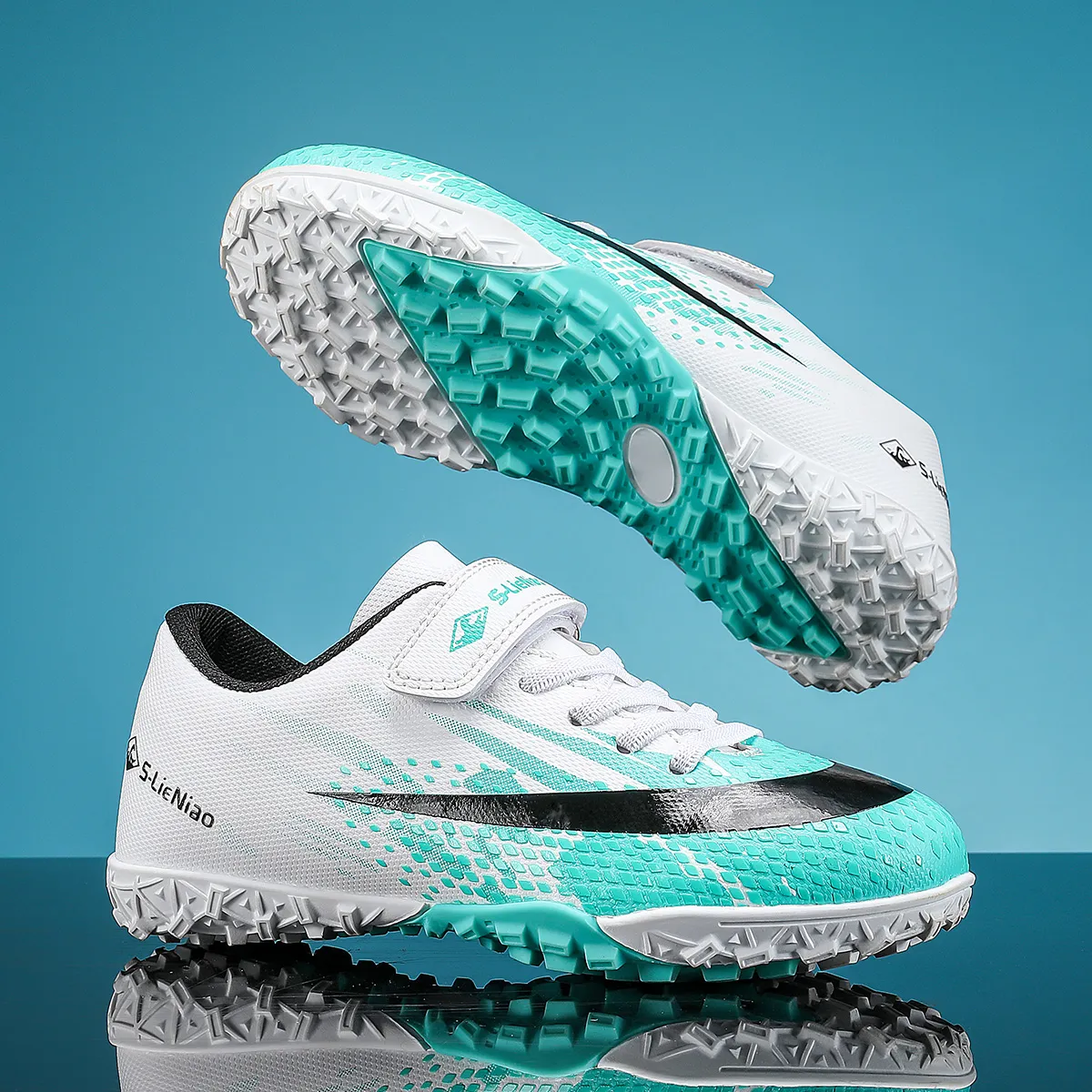 Childrens Soccer Shoes Cleats Kids Non Slip Sneaker Original Football Shoes Professional Society Training Football Field Boots