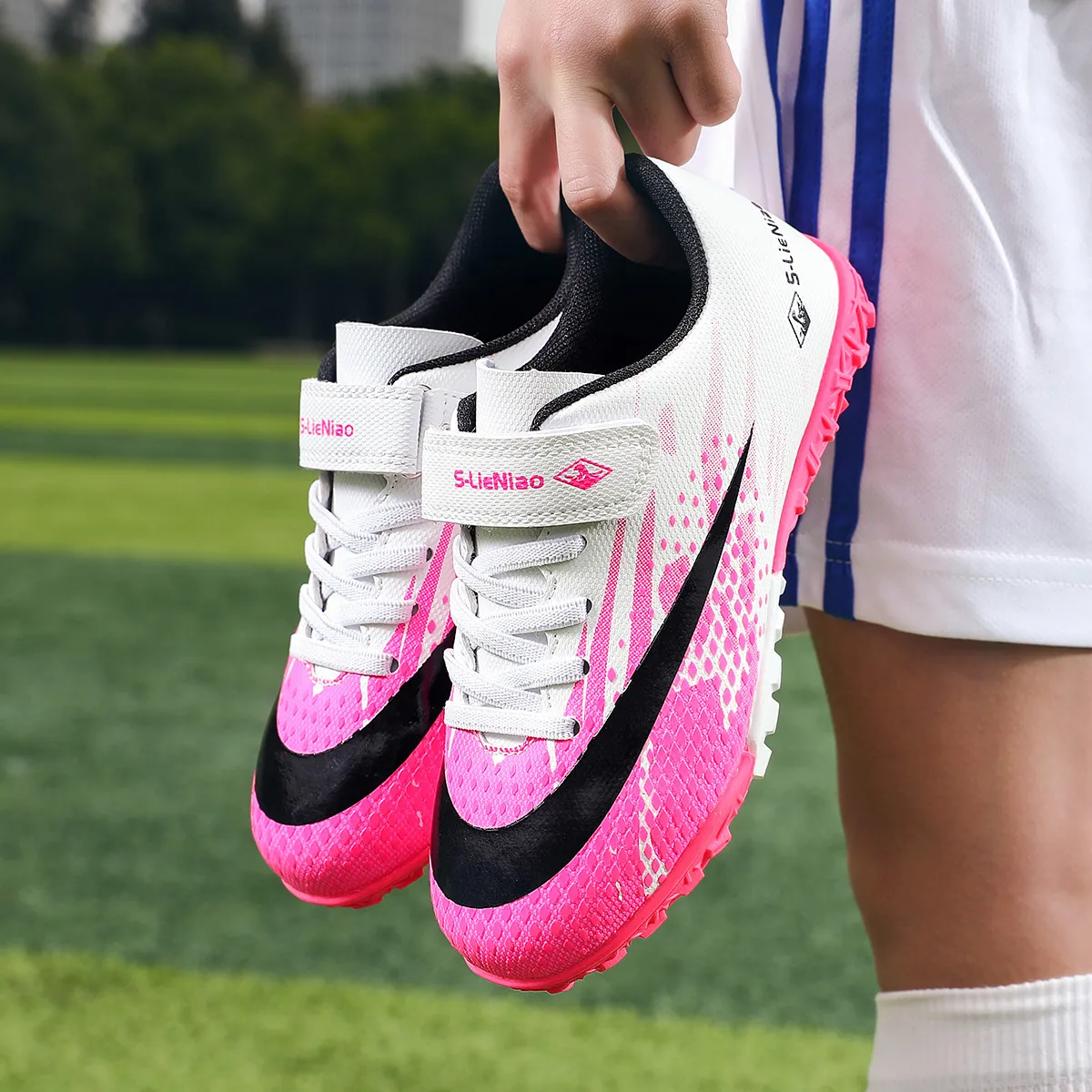 Childrens Soccer Shoes Cleats Kids Non Slip Sneaker Original Football Shoes Professional Society Training Football Field Boots