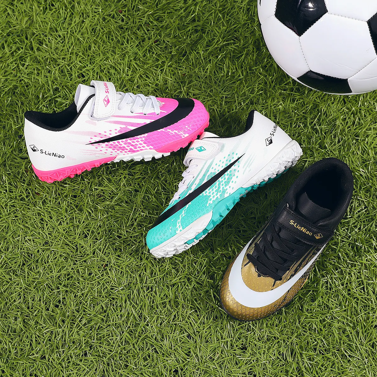 Childrens Soccer Shoes Cleats Kids Non Slip Sneaker Original Football Shoes Professional Society Training Football Field Boots