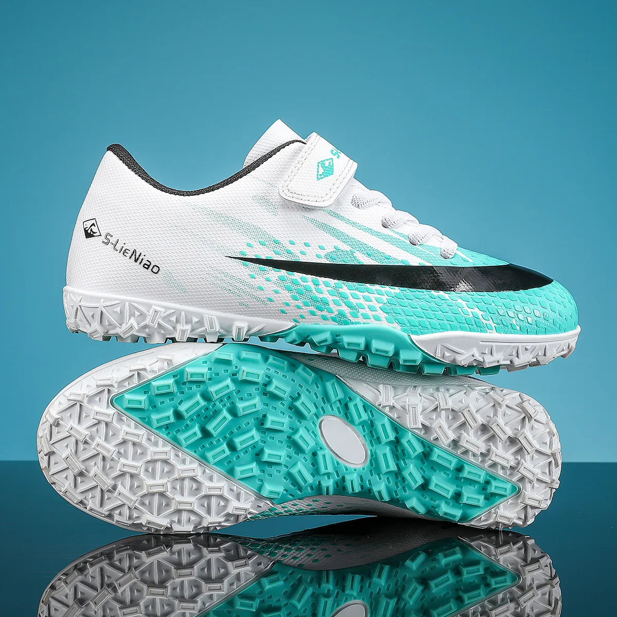 Childrens Soccer Shoes Cleats Kids Non Slip Sneaker Original Football Shoes Professional Society Training Football Field Boots