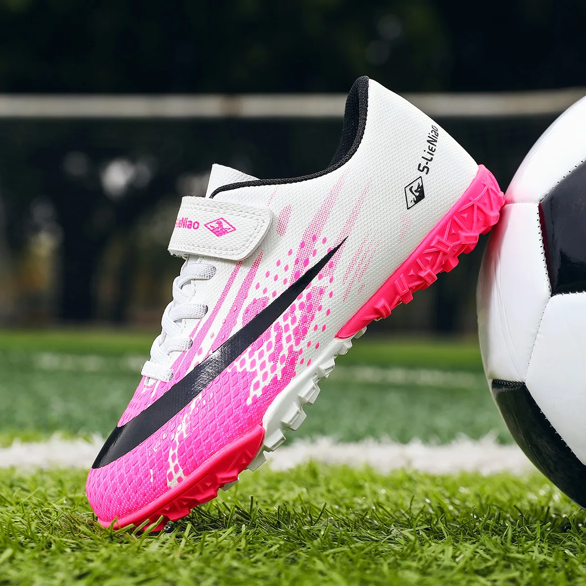 Childrens Soccer Shoes Cleats Kids Non Slip Sneaker Original Football Shoes Professional Society Training Football Field Boots