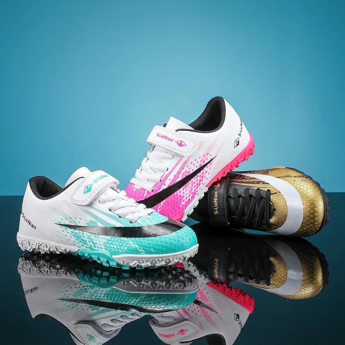 Childrens Soccer Shoes Cleats Kids Non Slip Sneaker Original Football Shoes Professional Society Training Football Field Boots