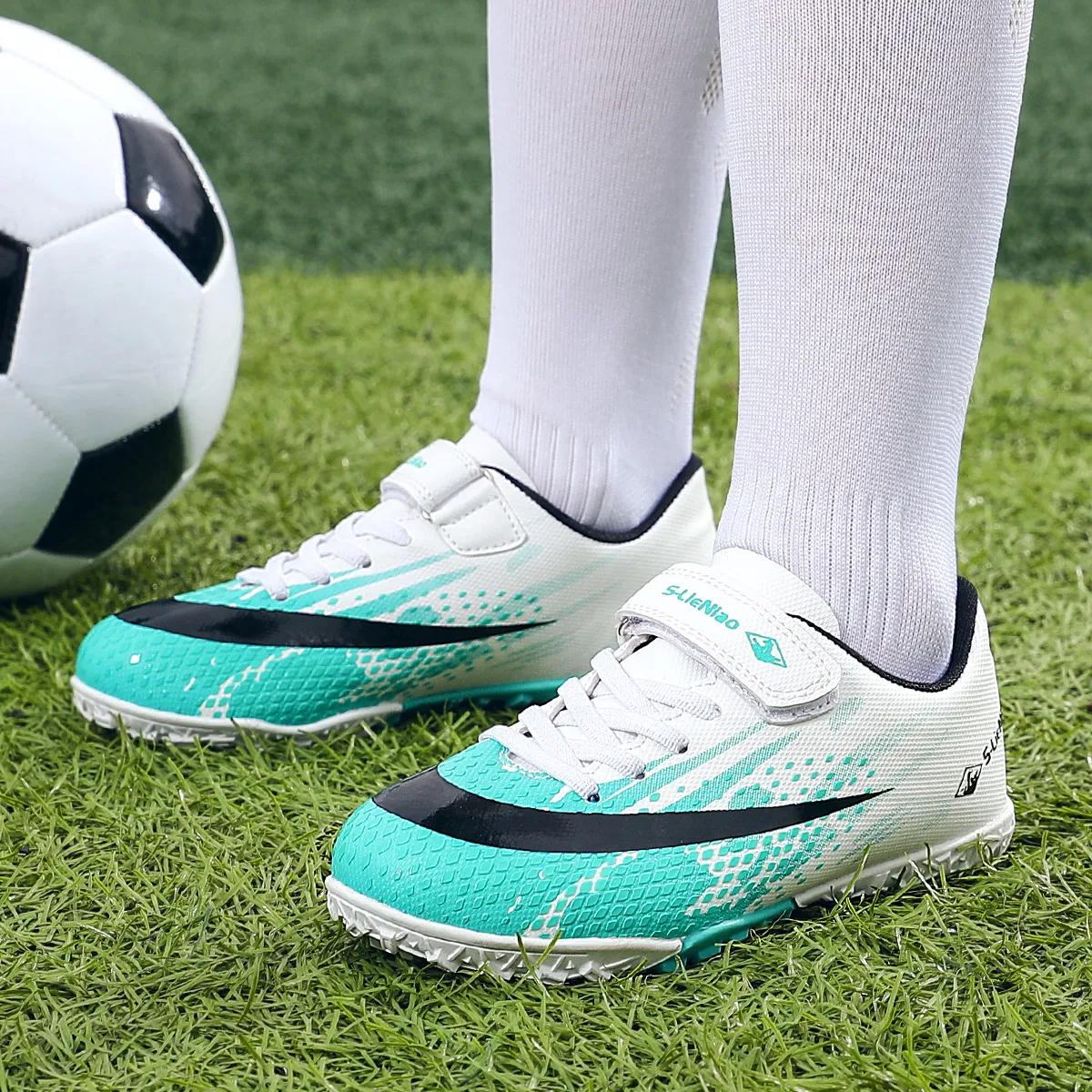 Childrens Soccer Shoes Cleats Kids Non Slip Sneaker Original Football Shoes Professional Society Training Football Field Boots