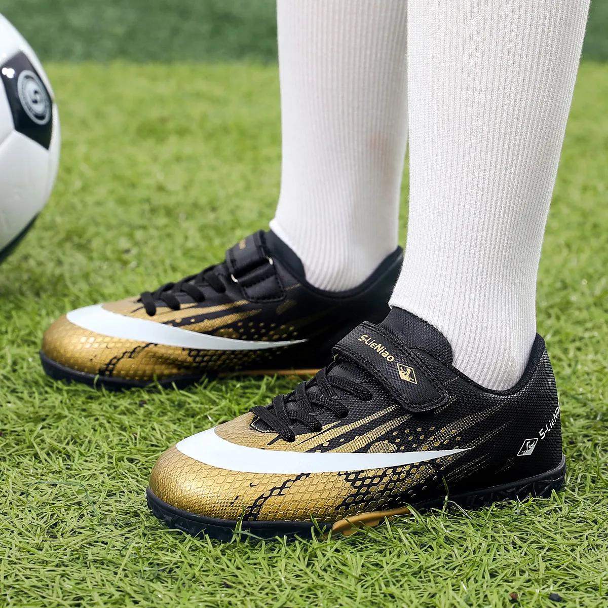 Childrens Soccer Shoes Cleats Kids Non Slip Sneaker Original Football Shoes Professional Society Training Football Field Boots