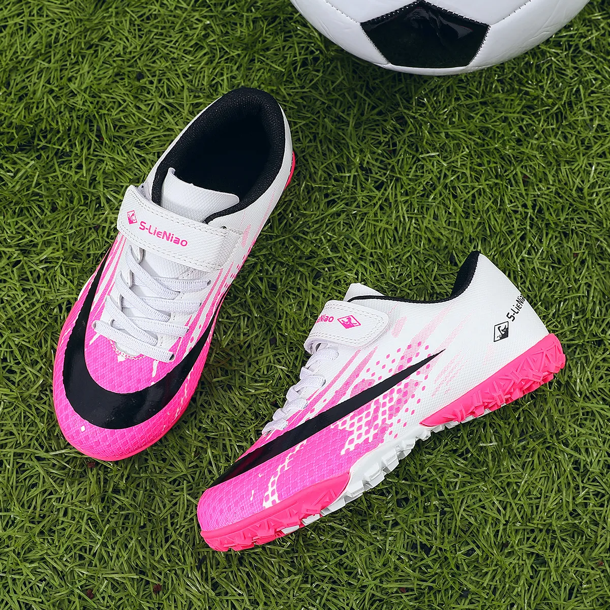 Childrens Soccer Shoes Cleats Kids Non Slip Sneaker Original Football Shoes Professional Society Training Football Field Boots