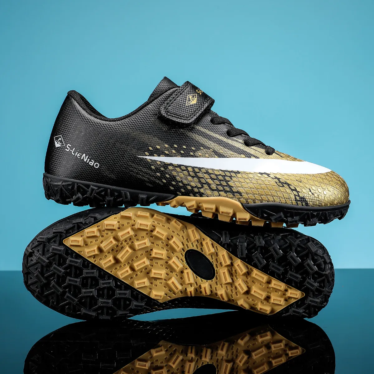 Childrens Soccer Shoes Cleats Kids Non Slip Sneaker Original Football Shoes Professional Society Training Football Field Boots