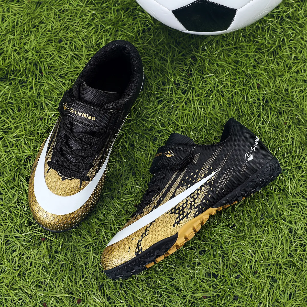 Childrens Soccer Shoes Cleats Kids Non Slip Sneaker Original Football Shoes Professional Society Training Football Field Boots