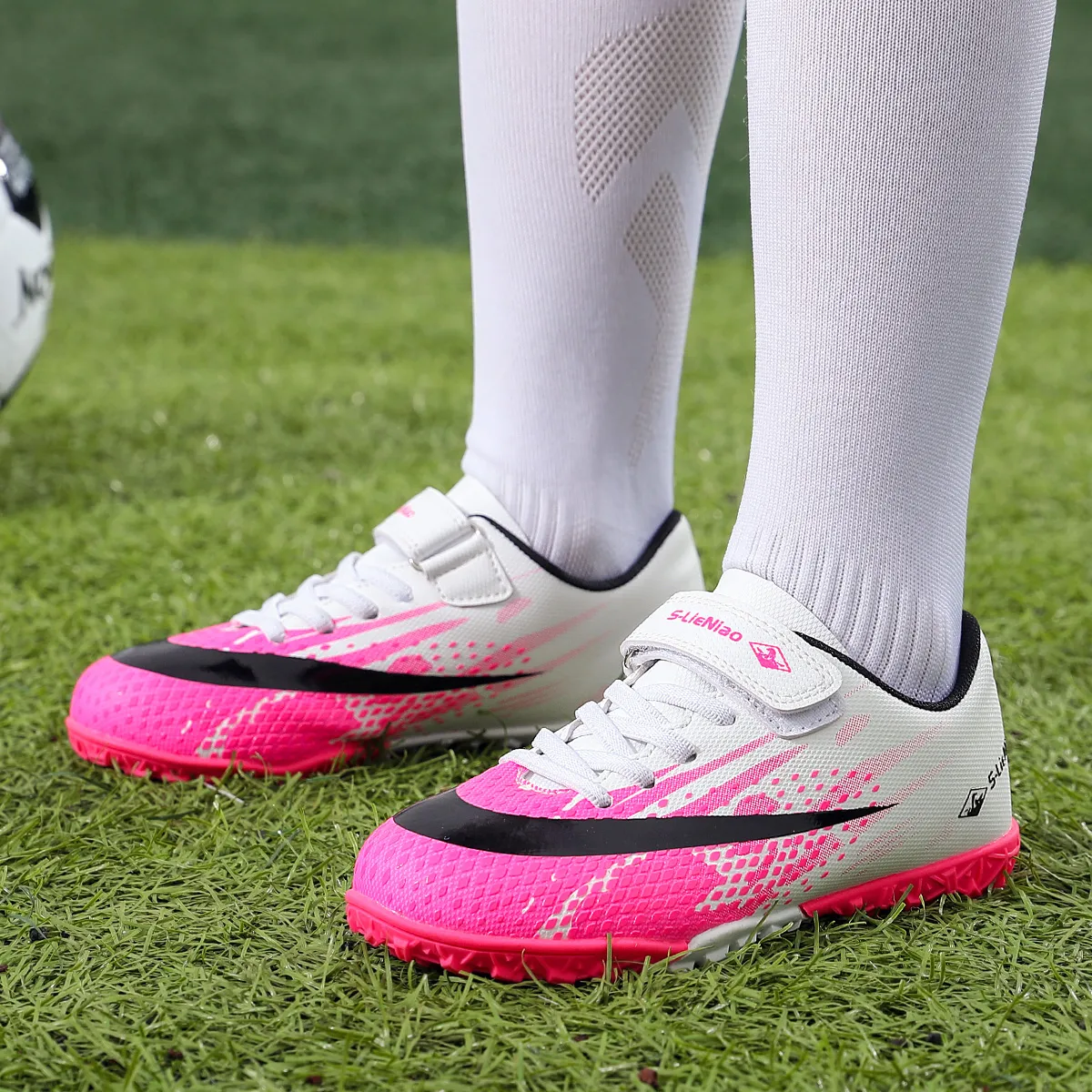 Childrens Soccer Shoes Cleats Kids Non Slip Sneaker Original Football Shoes Professional Society Training Football Field Boots