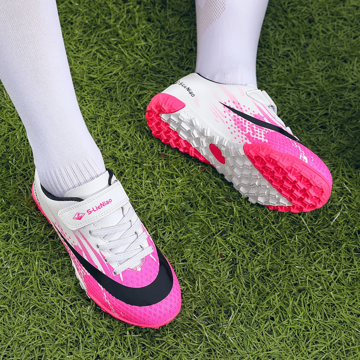 Childrens Soccer Shoes Cleats Kids Non Slip Sneaker Original Football Shoes Professional Society Training Football Field Boots