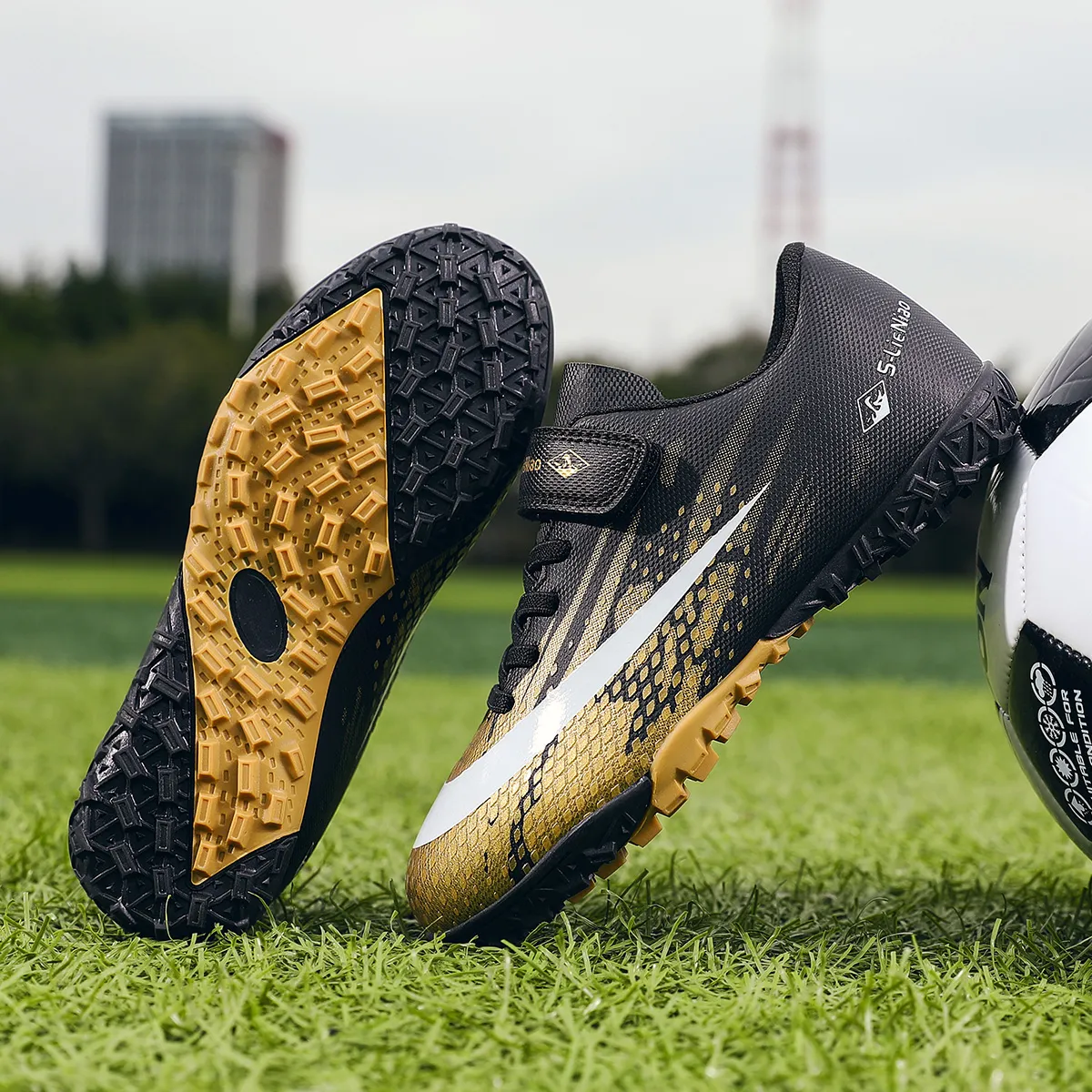 Childrens Soccer Shoes Cleats Kids Non Slip Sneaker Original Football Shoes Professional Society Training Football Field Boots