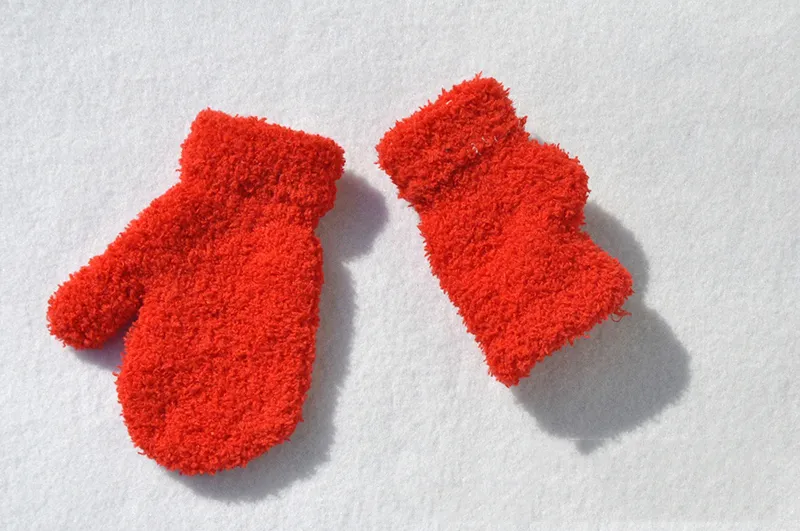 Warm Plush Thick Warm Baby Gloves Winter Plus Velvet Mittens Children Kid Coral Fleece Full Finger Gloves For 1-4Y Kids Gloves